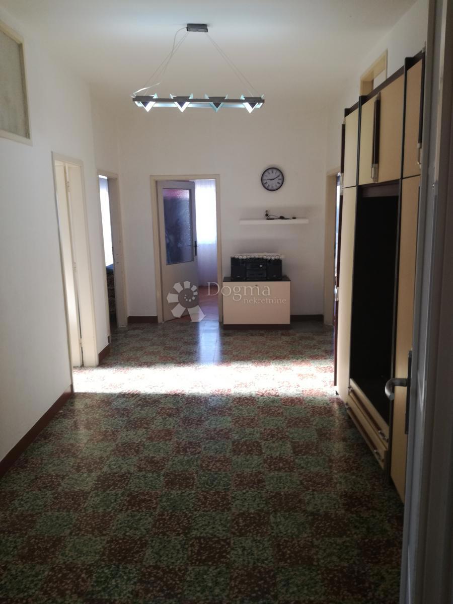 Allogio Varoš, Šibenik, 109m2