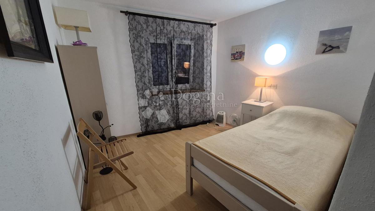 Appartamento vicino alla Facoltà di Economia di Pola, superficie 67,2 m2 con permesso d'uso