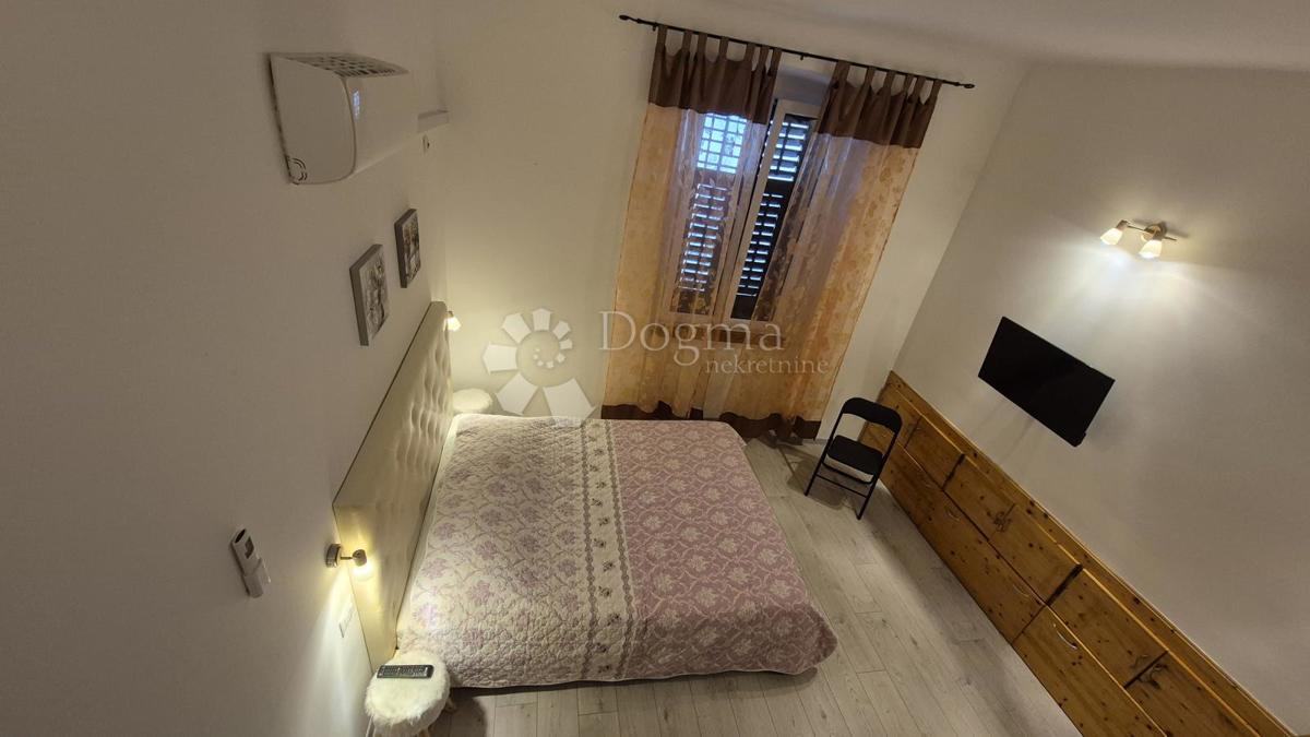 Appartamento vicino alla Facoltà di Economia di Pola, superficie 67,2 m2 con permesso d'uso