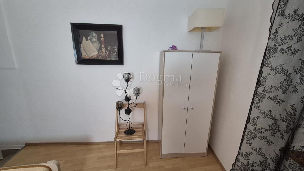 Appartamento vicino alla Facoltà di Economia di Pola, superficie 67,2 m2 con permesso d'uso