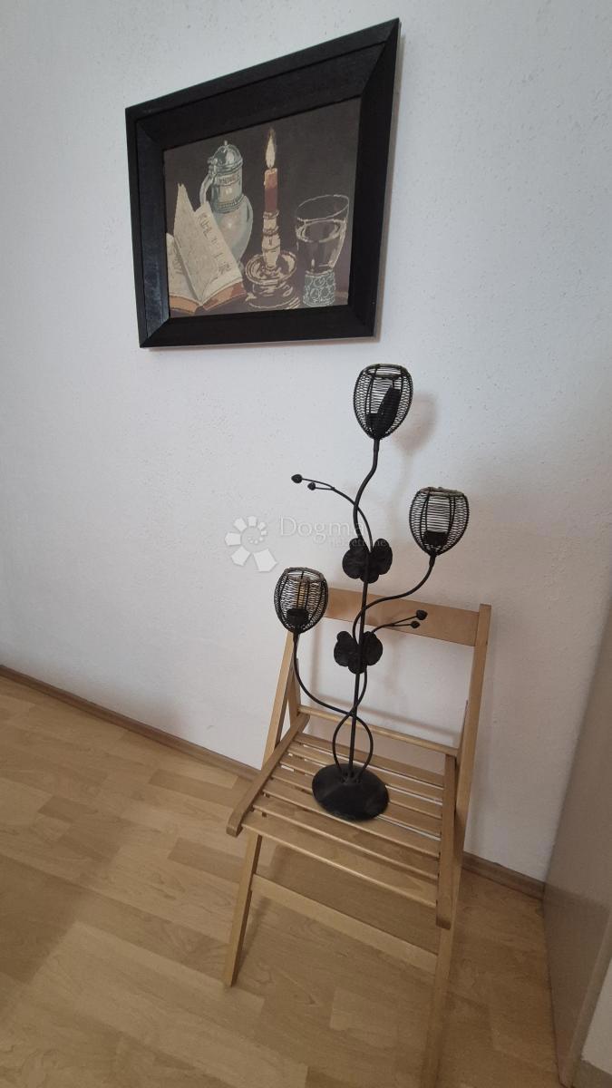 Appartamento vicino alla Facoltà di Economia di Pola, superficie 67,2 m2 con permesso d'uso