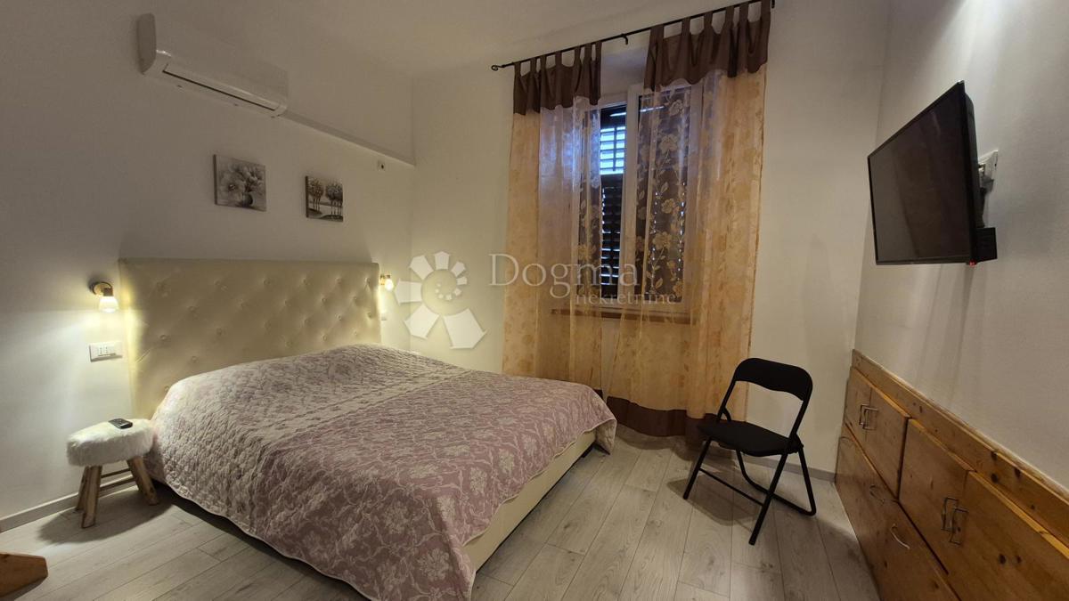 Appartamento vicino alla Facoltà di Economia di Pola, superficie 67,2 m2 con permesso d'uso