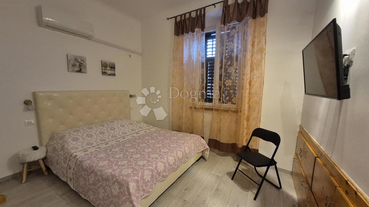 Appartamento vicino alla Facoltà di Economia di Pola, superficie 67,2 m2 con permesso d'uso