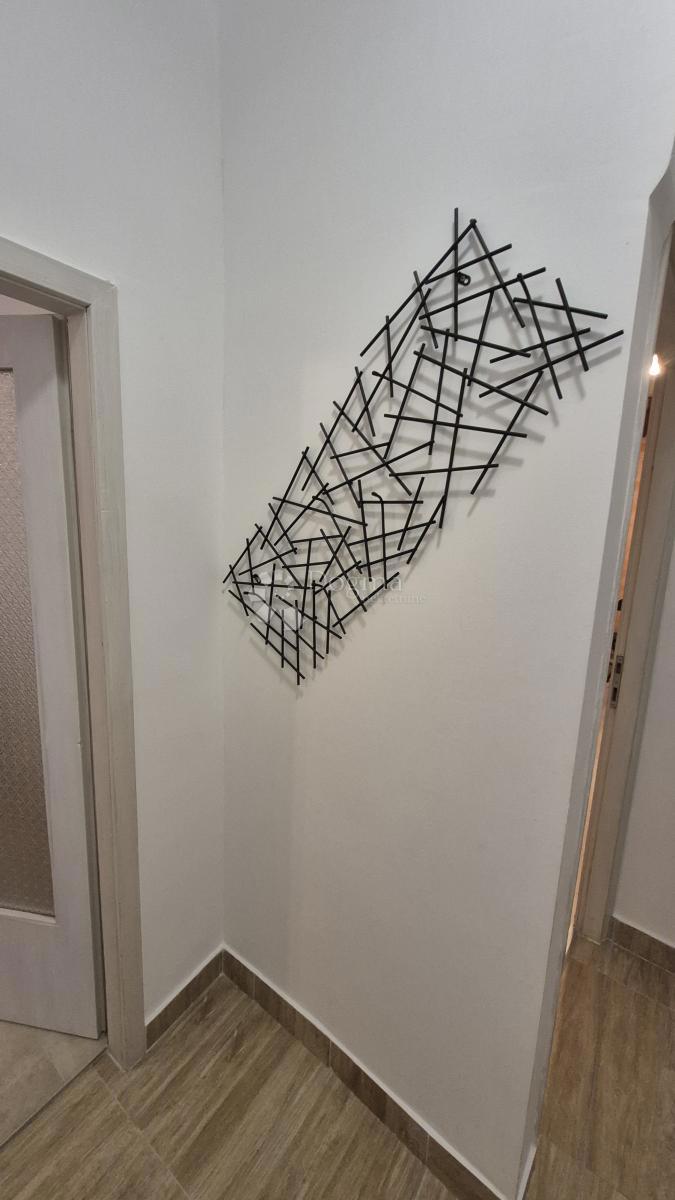 Appartamento vicino alla Facoltà di Economia di Pola, superficie 67,2 m2 con permesso d'uso