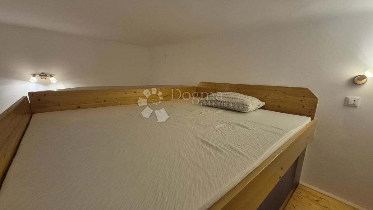 Appartamento vicino alla Facoltà di Economia di Pola, superficie 67,2 m2 con permesso d'uso