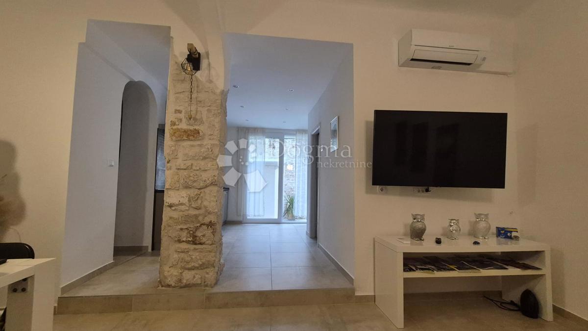 Appartamento vicino alla Facoltà di Economia di Pola, superficie 67,2 m2 con permesso d'uso