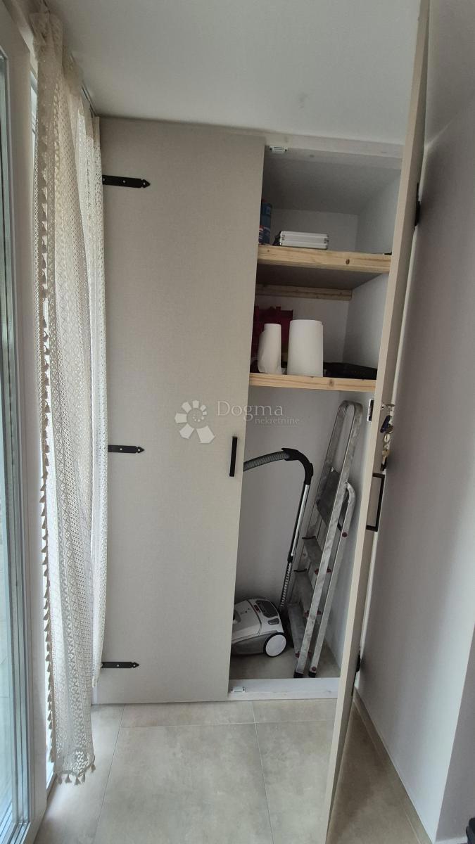 Appartamento vicino alla Facoltà di Economia di Pola, superficie 67,2 m2 con permesso d'uso