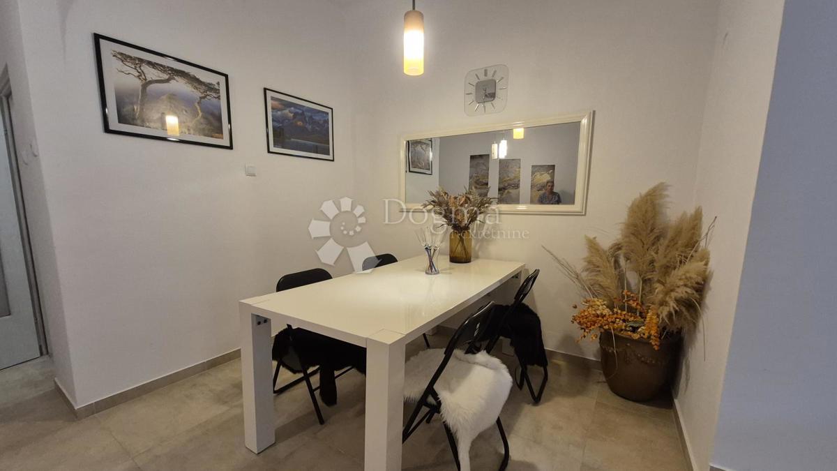 Appartamento vicino alla Facoltà di Economia di Pola, superficie 67,2 m2 con permesso d'uso