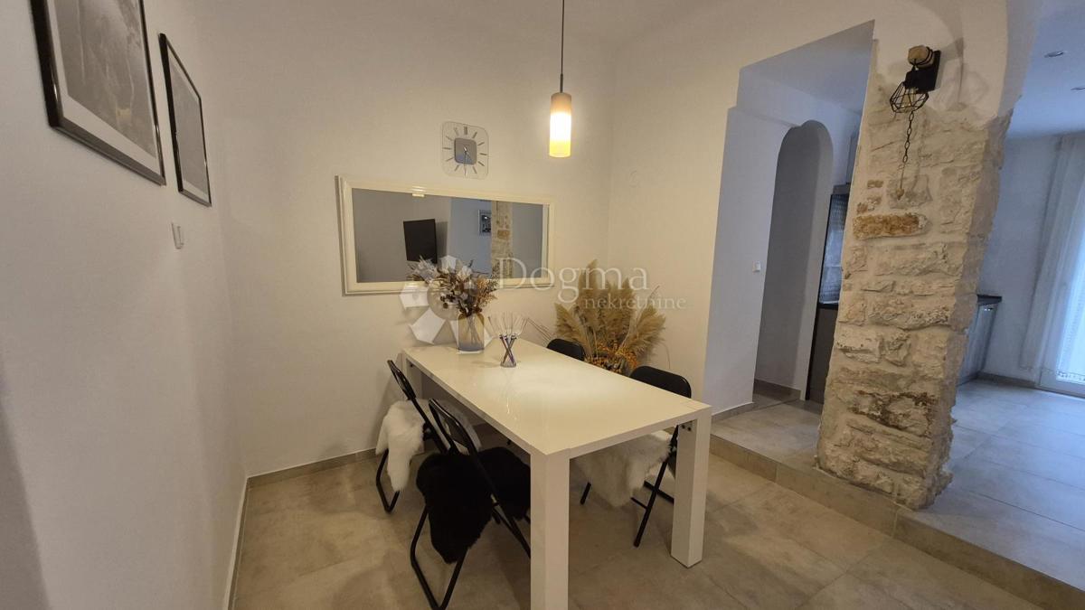 Appartamento vicino alla Facoltà di Economia di Pola, superficie 67,2 m2 con permesso d'uso