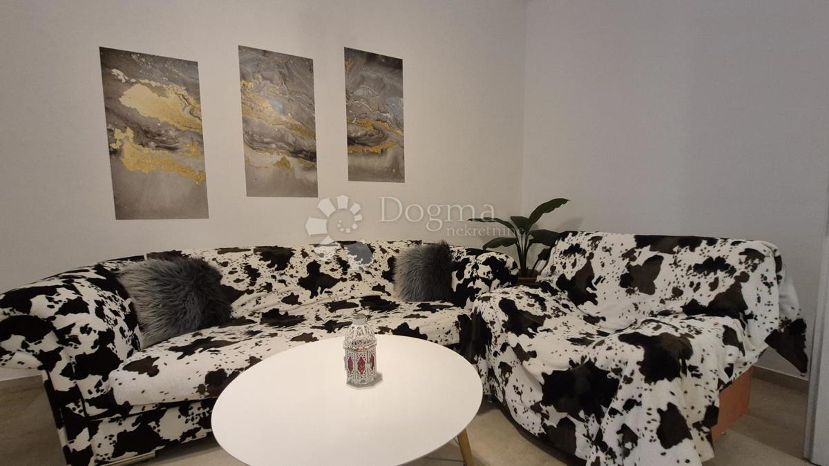 Appartamento vicino alla Facoltà di Economia di Pola, superficie 67,2 m2 con permesso d'uso