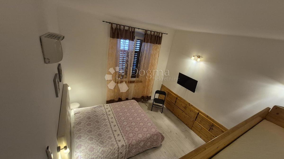 Appartamento vicino alla Facoltà di Economia di Pola, superficie 67,2 m2 con permesso d'uso