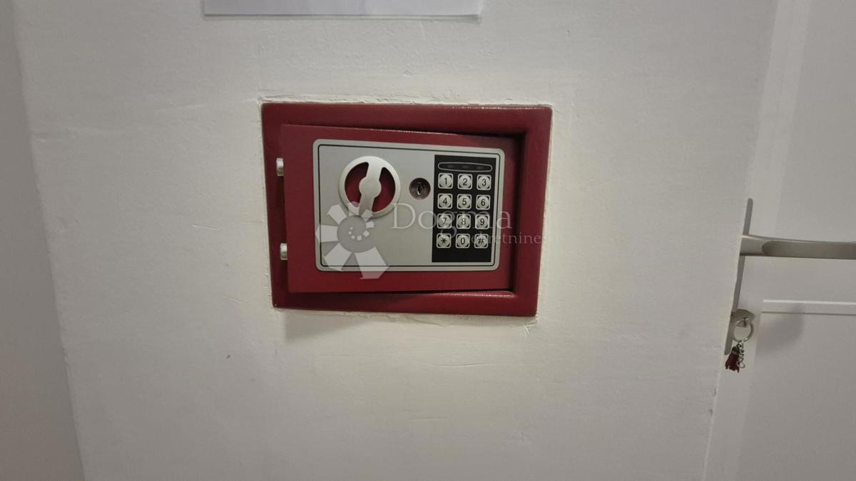 Appartamento vicino alla Facoltà di Economia di Pola, superficie 67,2 m2 con permesso d'uso