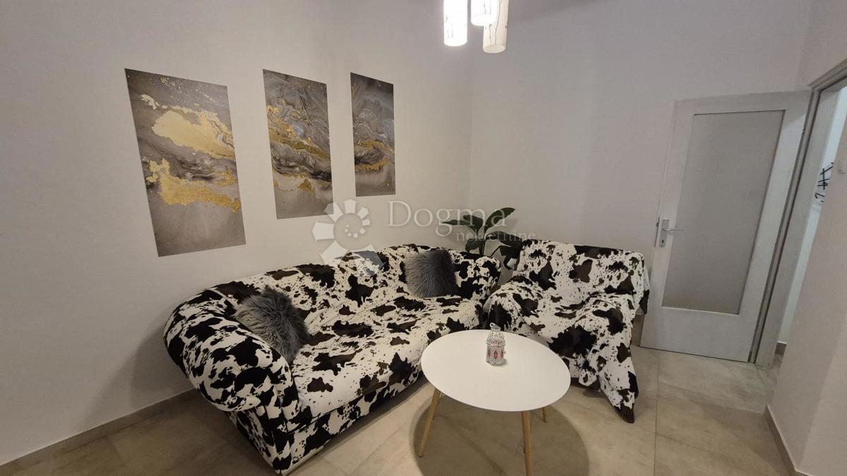 Appartamento vicino alla Facoltà di Economia di Pola, superficie 67,2 m2 con permesso d'uso