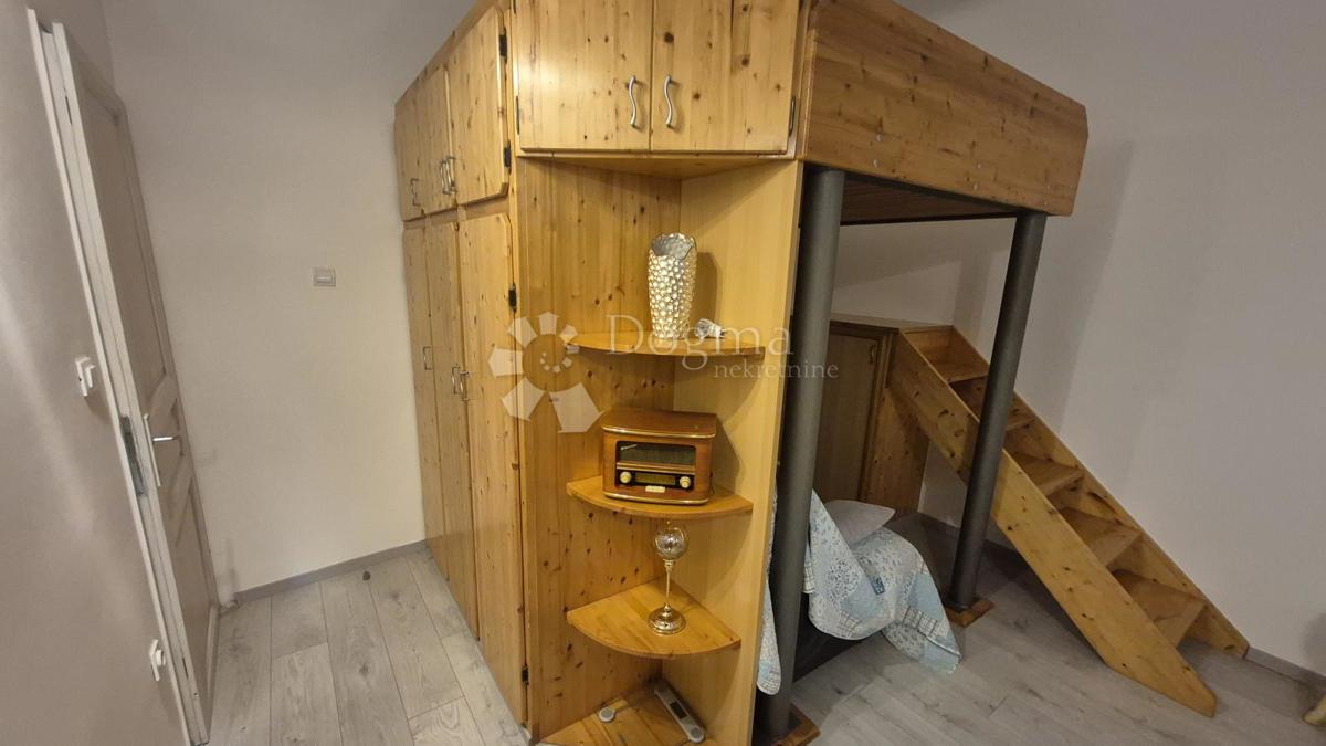 Appartamento vicino alla Facoltà di Economia di Pola, superficie 67,2 m2 con permesso d'uso