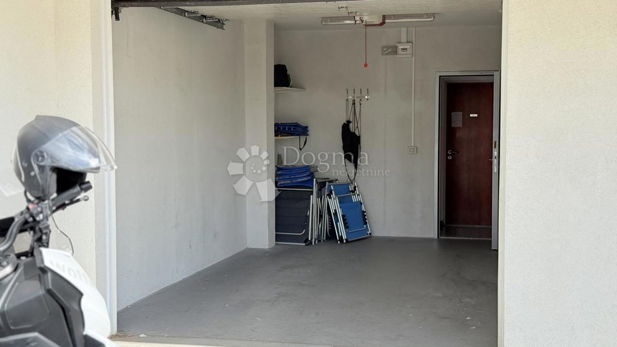 Attico a Baška Voda – Su Due Livelli, Completamente Arredato