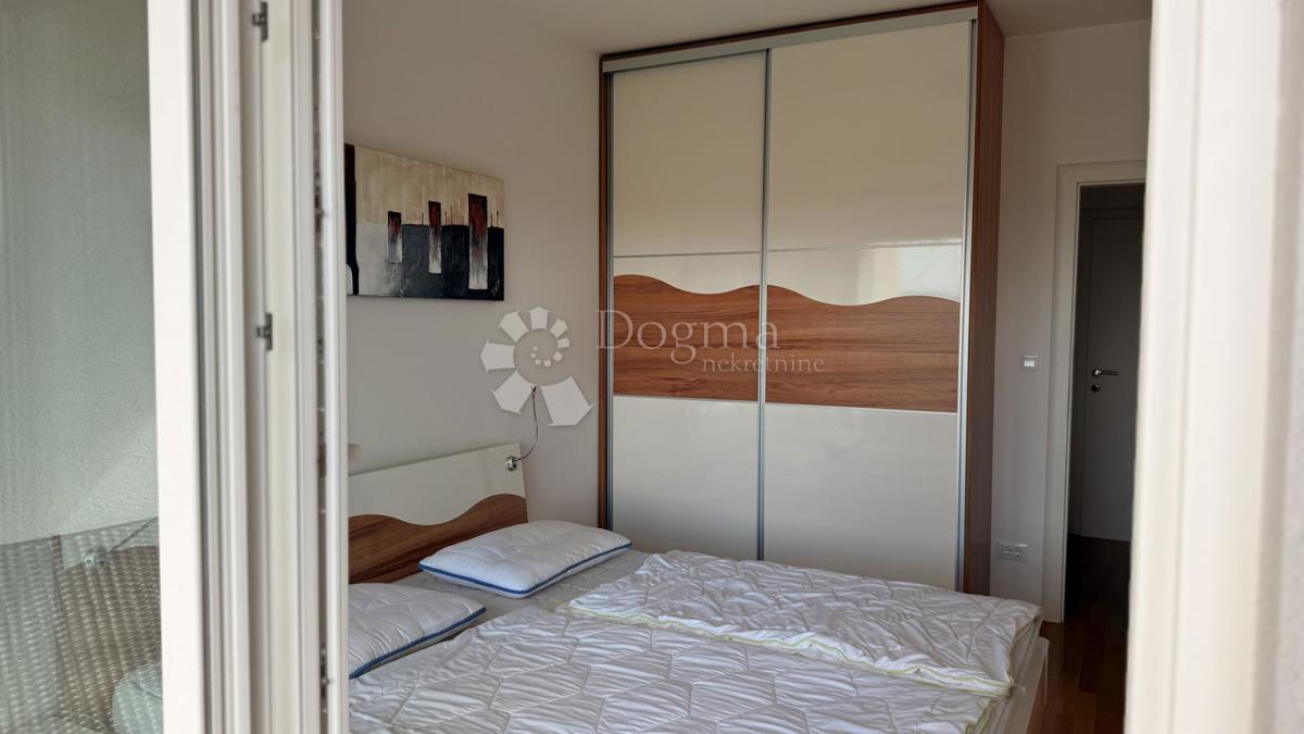 Attico a Baška Voda – Su Due Livelli, Completamente Arredato