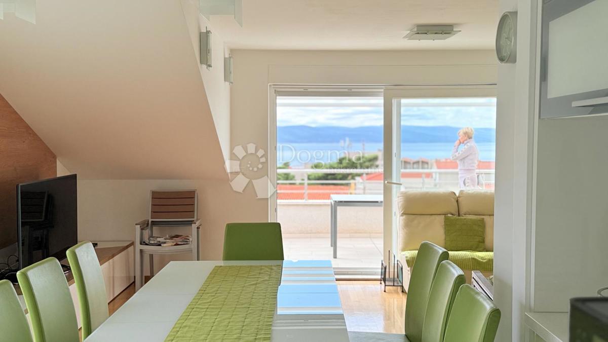 Attico a Baška Voda – Su Due Livelli, Completamente Arredato