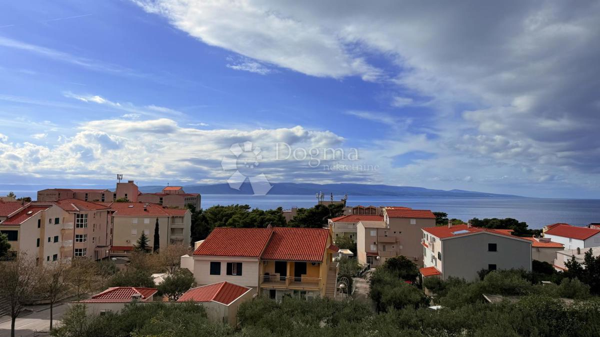 Attico a Baška Voda – Su Due Livelli, Completamente Arredato