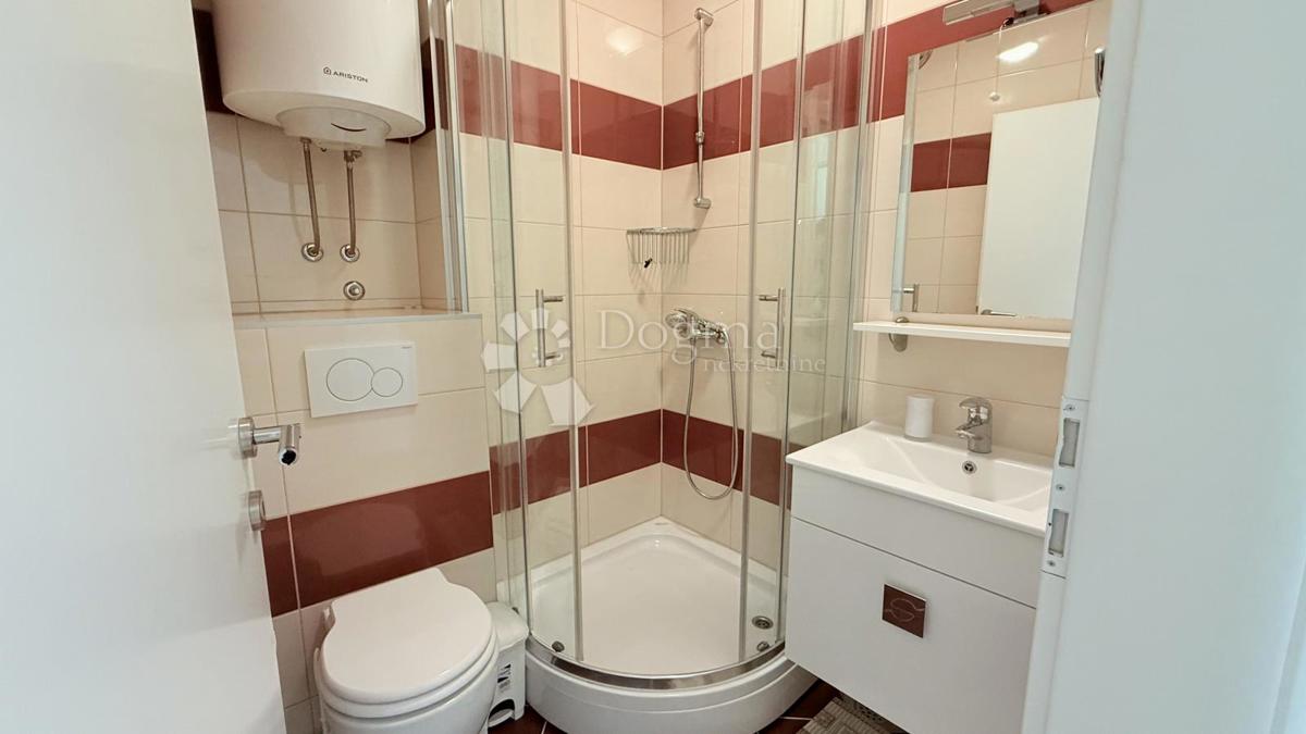 Attico a Baška Voda – Su Due Livelli, Completamente Arredato