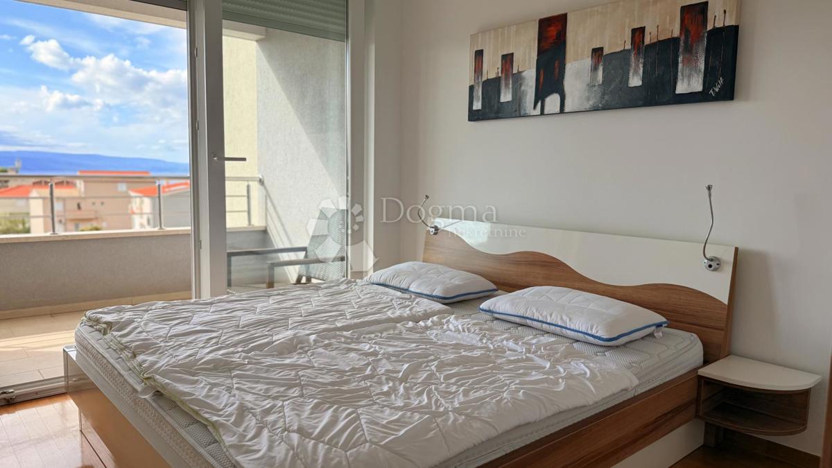 Attico a Baška Voda – Su Due Livelli, Completamente Arredato