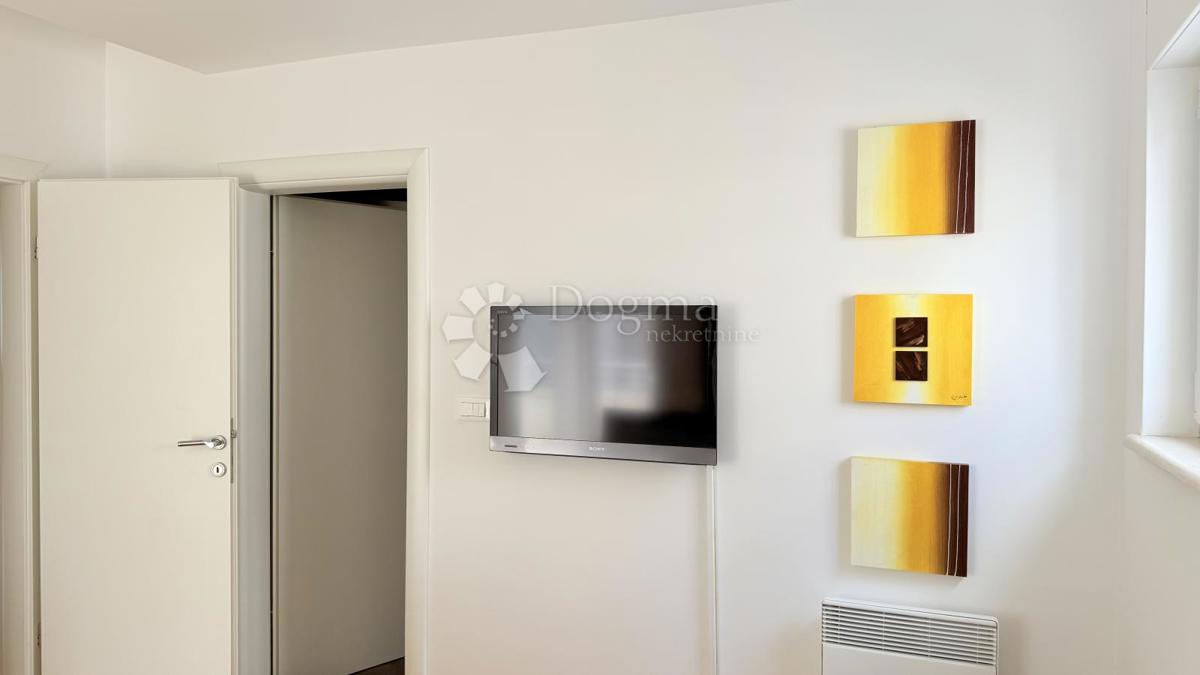 Attico a Baška Voda – Su Due Livelli, Completamente Arredato