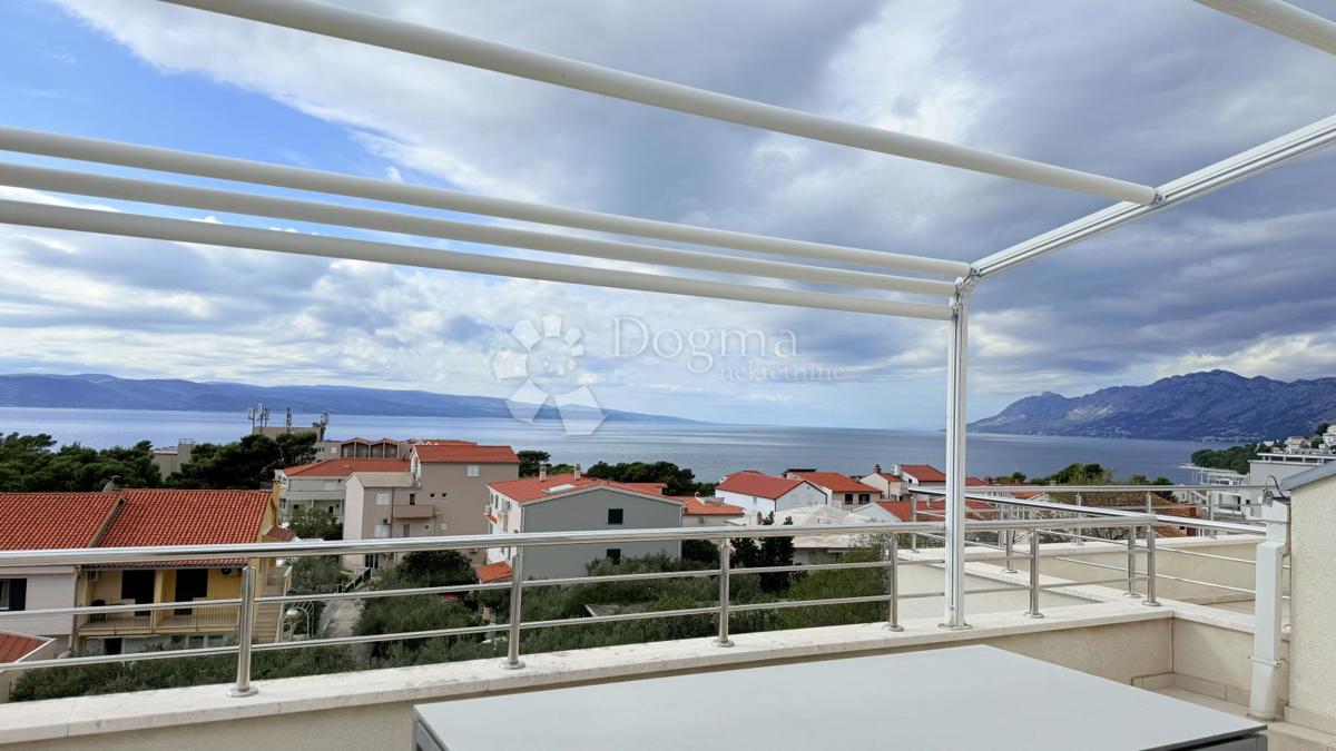 Attico a Baška Voda – Su Due Livelli, Completamente Arredato