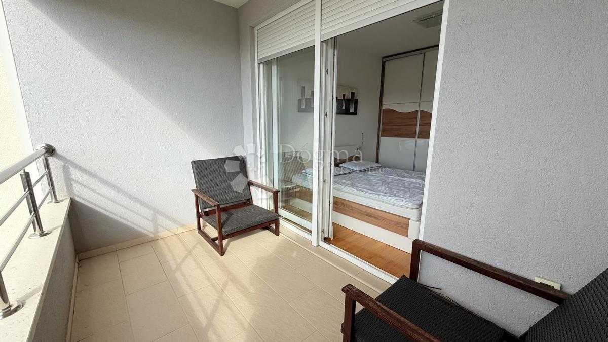 Attico a Baška Voda – Su Due Livelli, Completamente Arredato