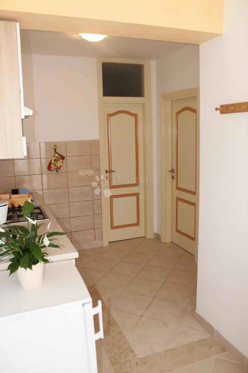 Appartamento duplex 100 m² - possibilità di 2 appartamenti o di uno grande, 800 m dal mare - Rovigno