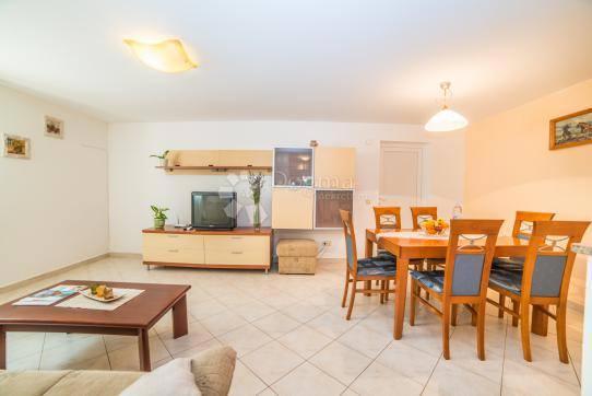 Appartamento duplex 100 m² - possibilità di 2 appartamenti o di uno grande, 800 m dal mare - Rovigno