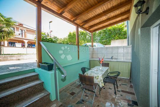 Appartamento duplex 100 m² - possibilità di 2 appartamenti o di uno grande, 800 m dal mare - Rovigno