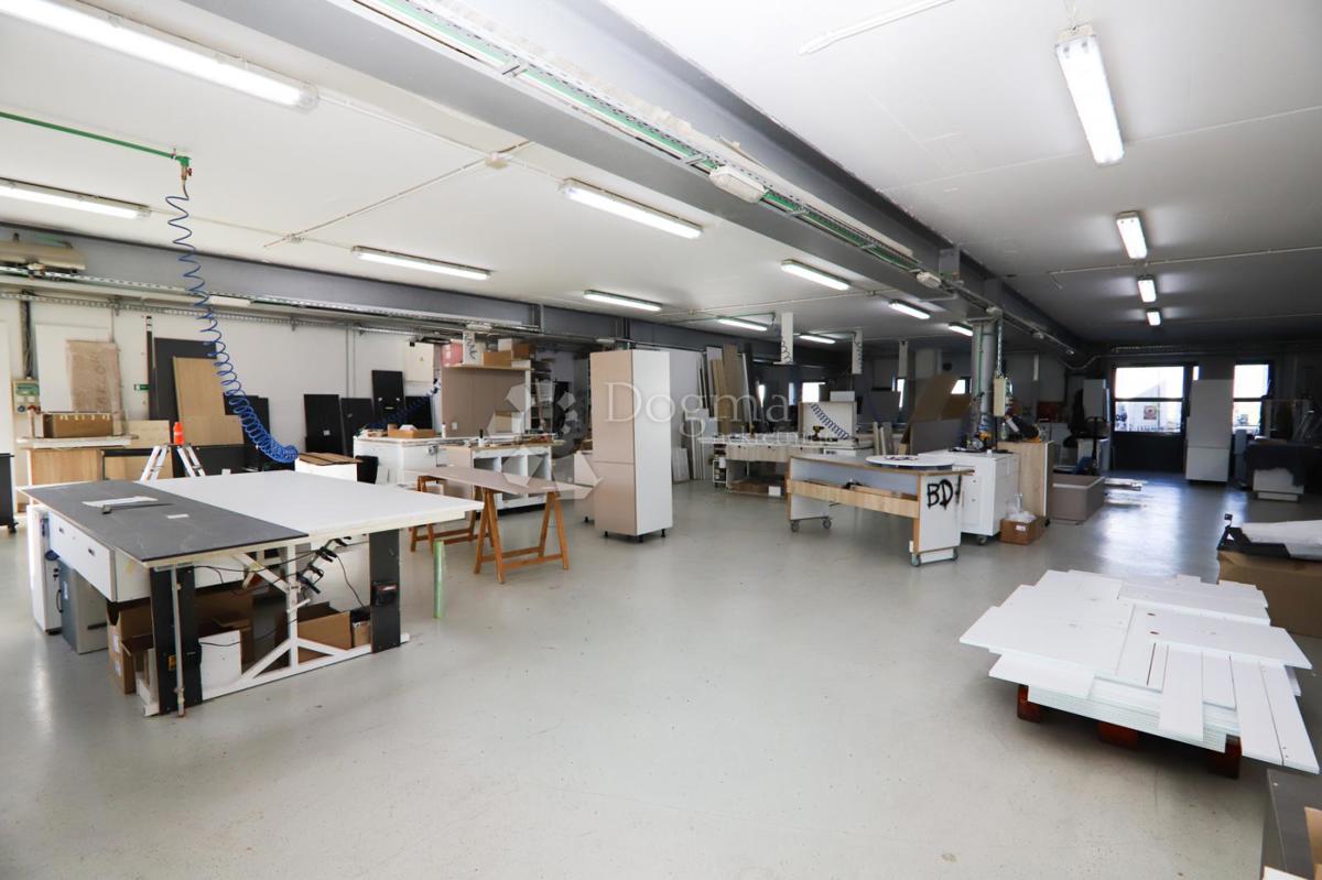 Locale commerciale Tenja, Osijek - Okolica, 3.750m2