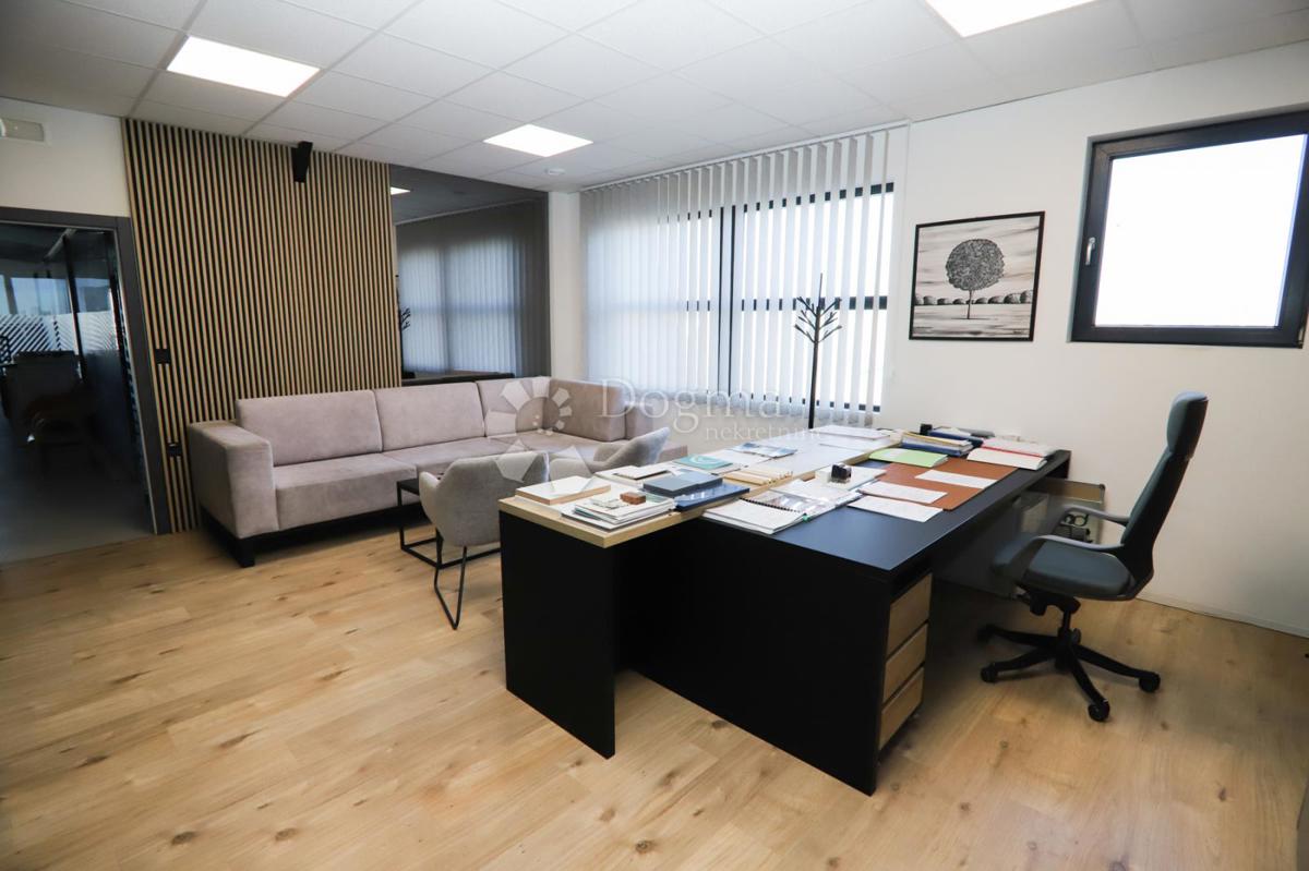 Locale commerciale Tenja, Osijek - Okolica, 3.750m2