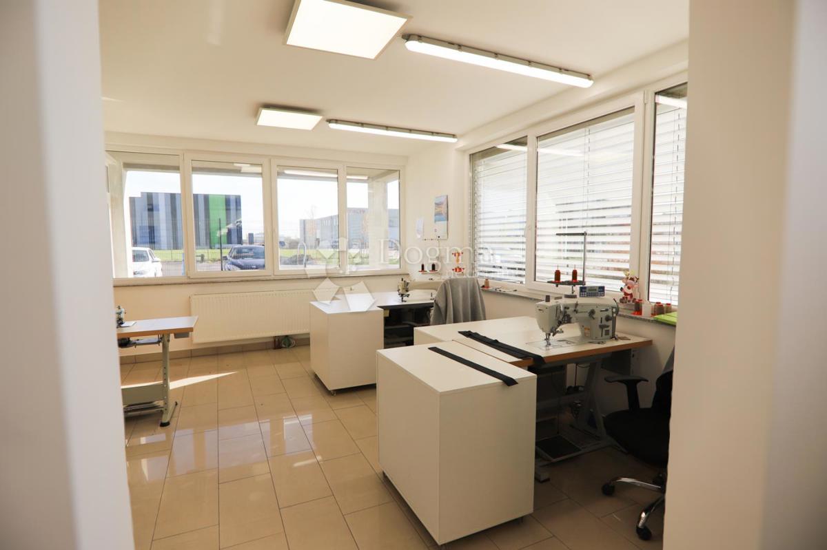 Locale commerciale Tenja, Osijek - Okolica, 3.750m2