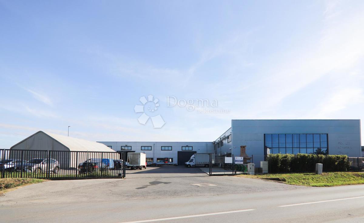 Locale commerciale Tenja, Osijek - Okolica, 3.750m2