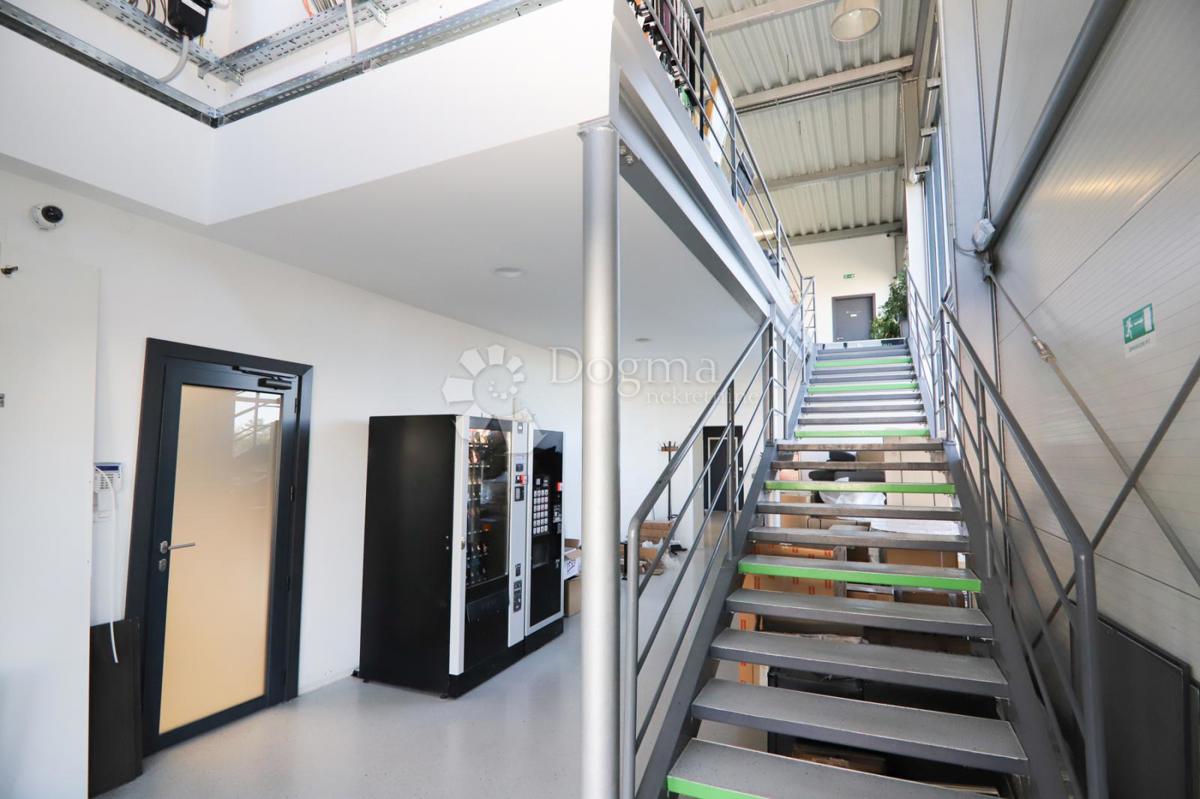 Locale commerciale Tenja, Osijek - Okolica, 3.750m2