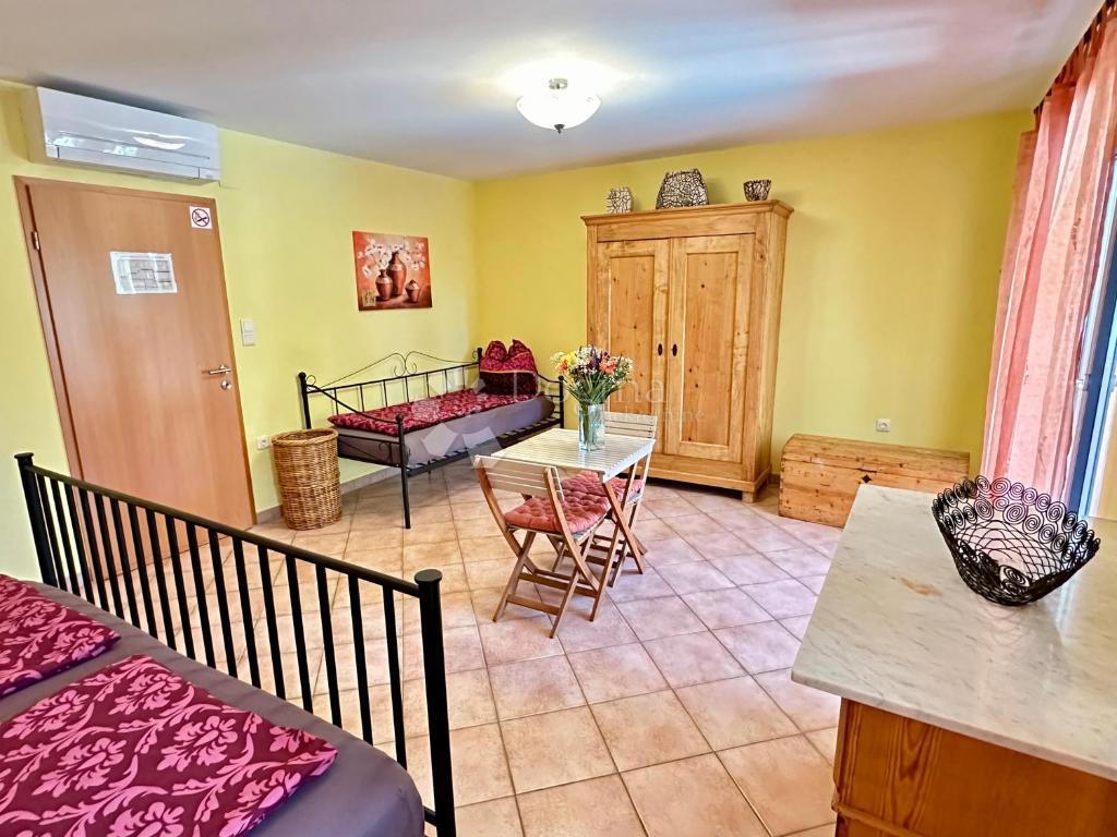 Casa con bellissimo giardino e piscina - 500 m dal mare