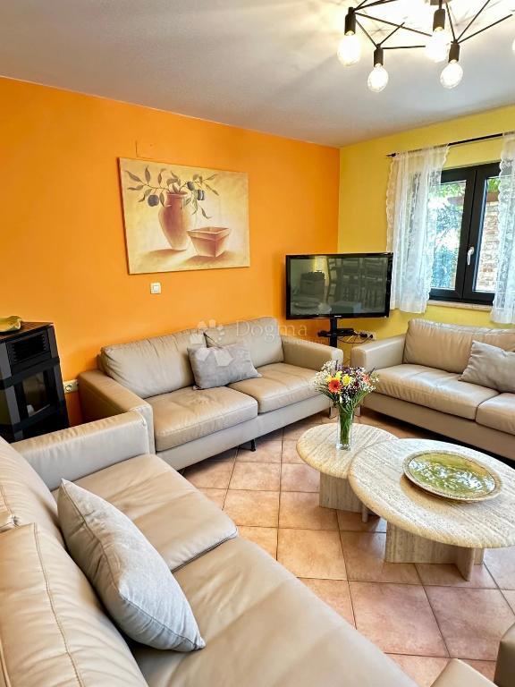 Casa con bellissimo giardino e piscina - 500 m dal mare