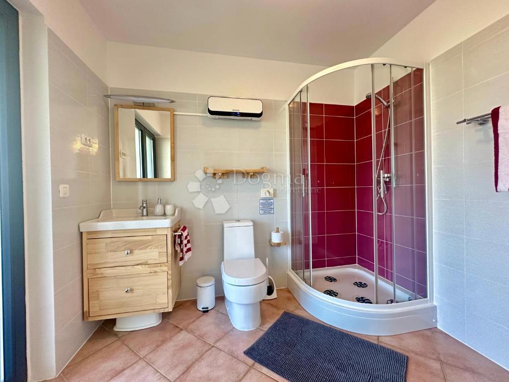 Casa con bellissimo giardino e piscina - 500 m dal mare