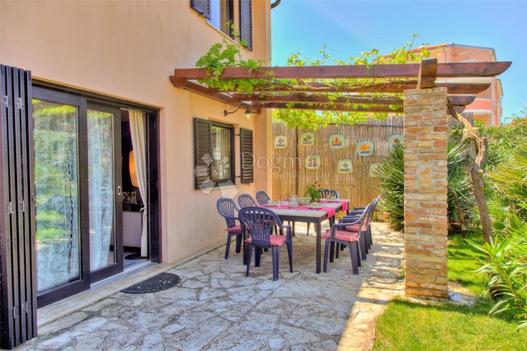 Casa con bellissimo giardino e piscina - 500 m dal mare