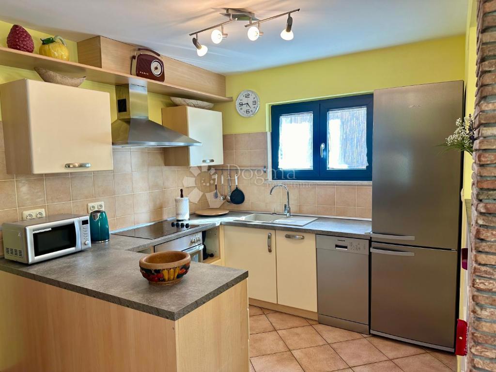 Casa con bellissimo giardino e piscina - 500 m dal mare