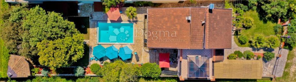 Casa con bellissimo giardino e piscina - 500 m dal mare