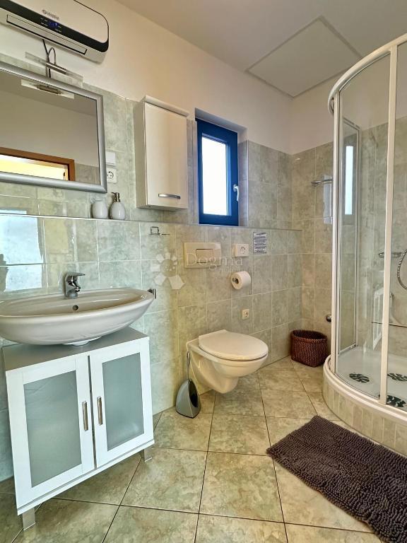 Casa con bellissimo giardino e piscina - 500 m dal mare