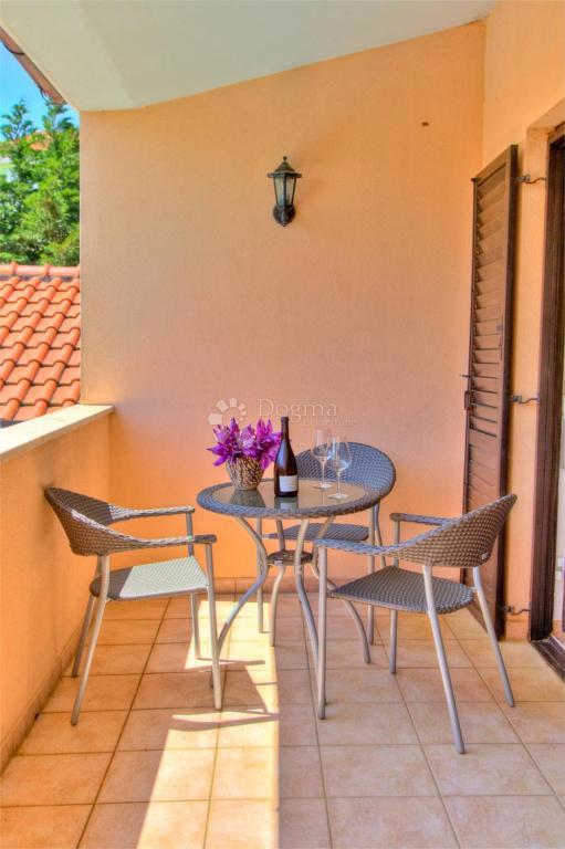 Casa con bellissimo giardino e piscina - 500 m dal mare