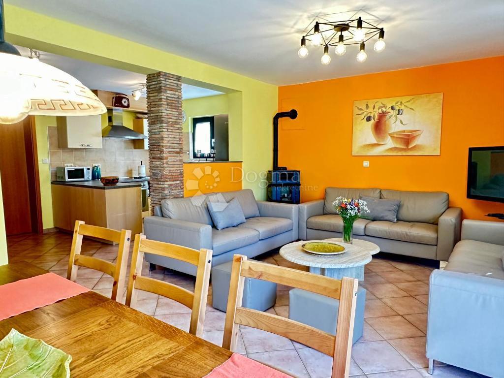 Casa con bellissimo giardino e piscina - 500 m dal mare