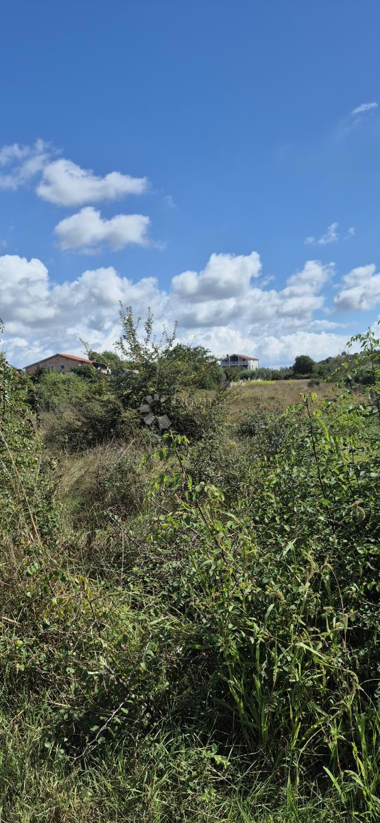 Terreno edificabile Šikići, Pula, 1.862m2