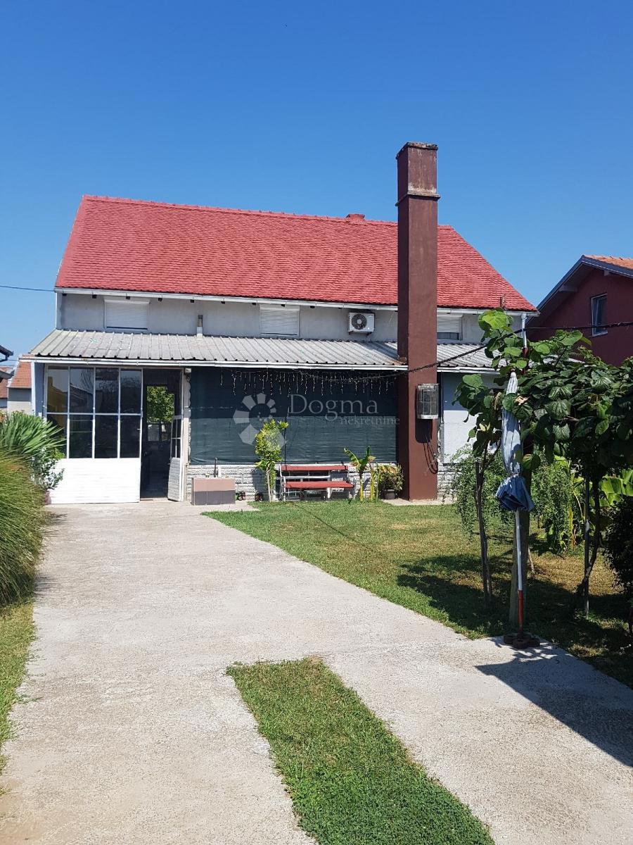 Casa Sarvaš, Osijek - Okolica, 280m2