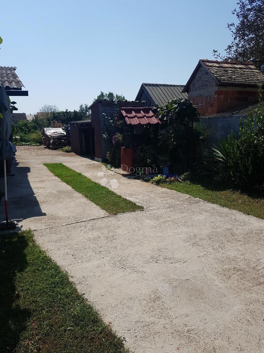 Casa Sarvaš, Osijek - Okolica, 280m2