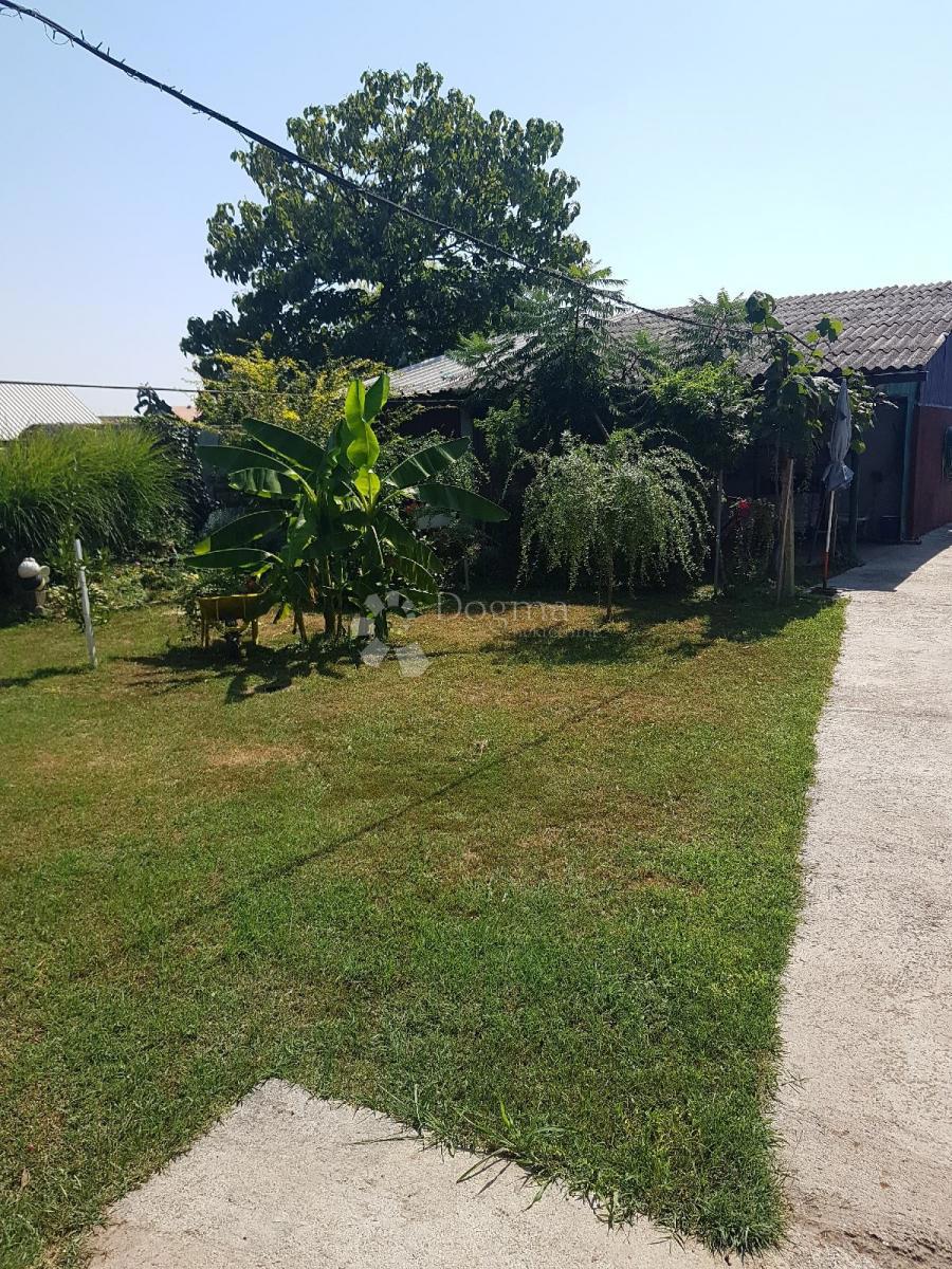 Casa Sarvaš, Osijek - Okolica, 280m2