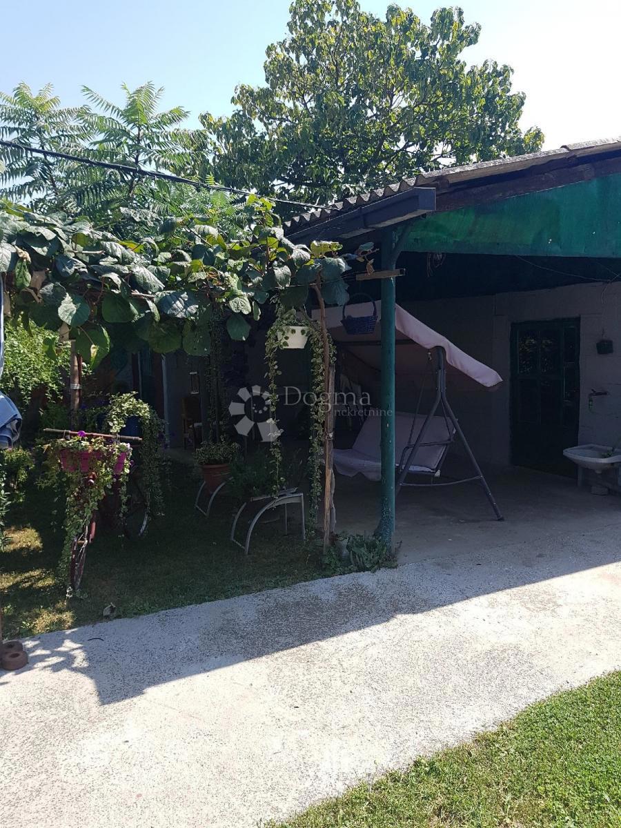 Casa Sarvaš, Osijek - Okolica, 280m2