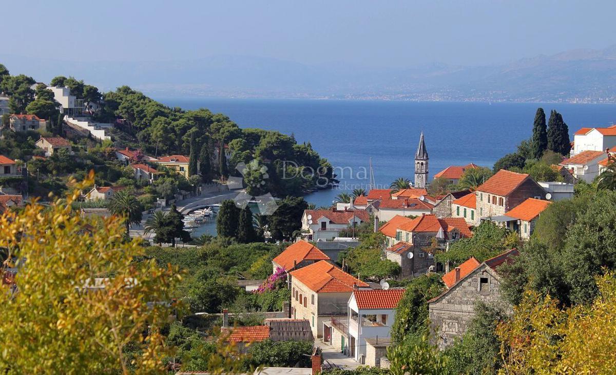 OCCASIONE: Terreno edificabile tranquillo (P-3) sull'isola di Brač